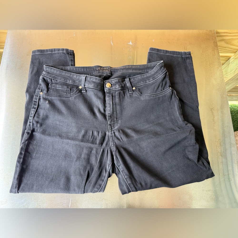 Jennifer Lopez Dark Wash Cropped Jeans